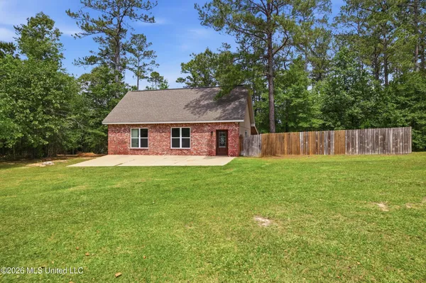 $819,900 | 28 West Lake Road, Hattiesburg, MS 39402