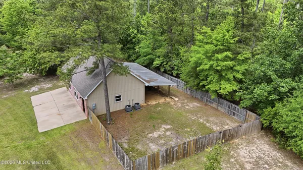 $819,900 | 28 West Lake Road, Hattiesburg, MS 39402