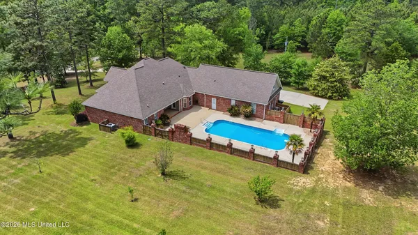 $819,900 | 28 West Lake Road, Hattiesburg, MS 39402