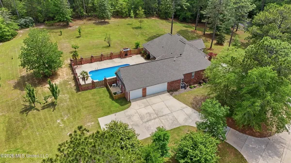 $819,900 | 28 West Lake Road, Hattiesburg, MS 39402