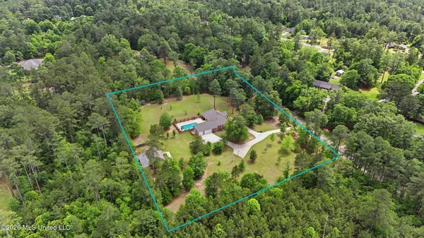 $819,900 | 28 West Lake Road, Hattiesburg, MS 39402
