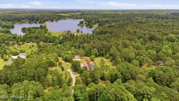 $819,900 | 28 West Lake Road, Hattiesburg, MS 39402