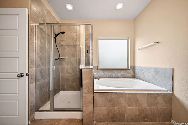 $1,900 | 8311 Prickly Oak, San Antonio, TX 78223