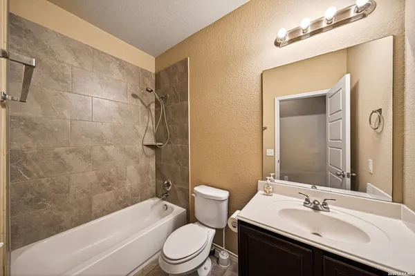 $1,900 | 8311 Prickly Oak, San Antonio, TX 78223