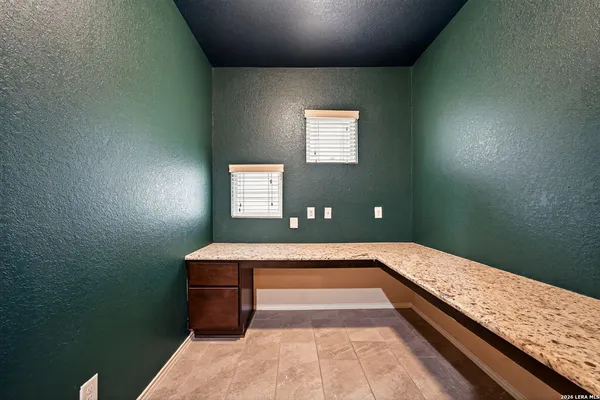 $1,900 | 8311 Prickly Oak, San Antonio, TX 78223