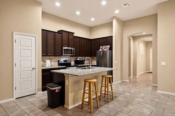 $1,900 | 8311 Prickly Oak, San Antonio, TX 78223