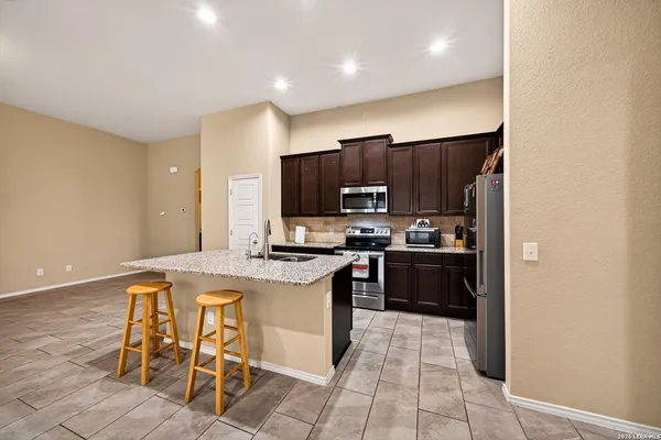$1,900 | 8311 Prickly Oak, San Antonio, TX 78223