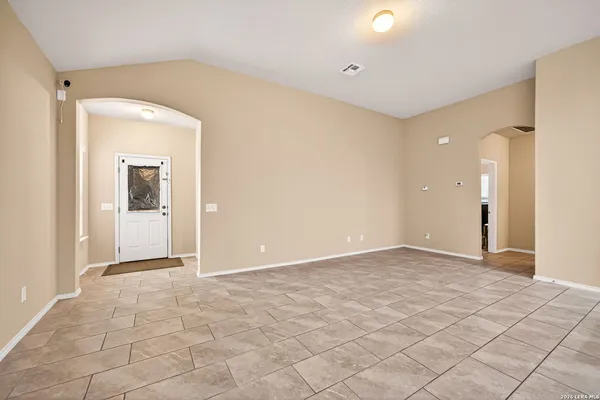 $1,900 | 8311 Prickly Oak, San Antonio, TX 78223