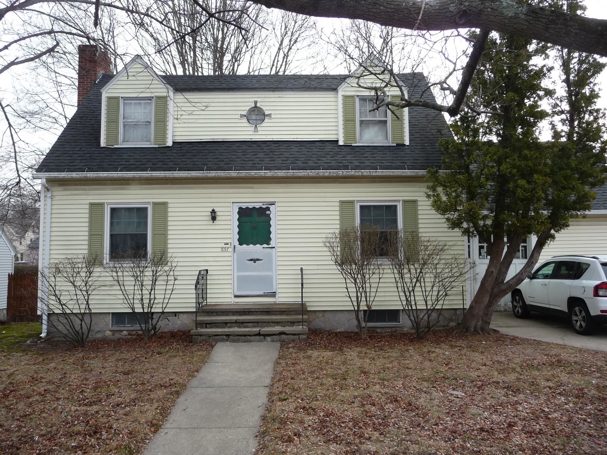 857 Union Street Manchester, NH 03104 - Photo 1 of 30