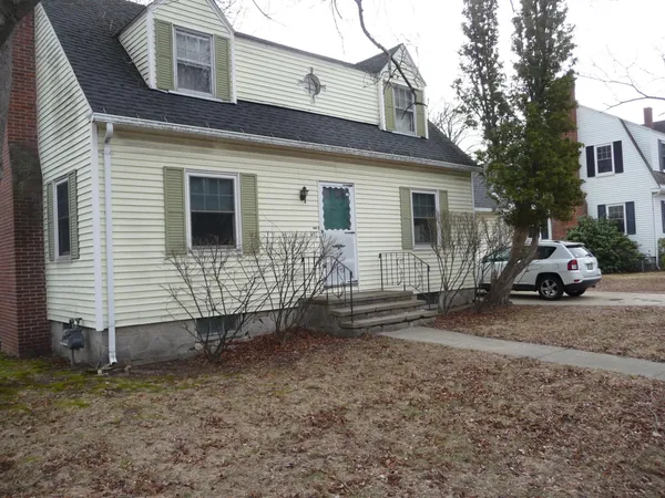 $250,000 | 857 Union Street, Manchester, NH 03104