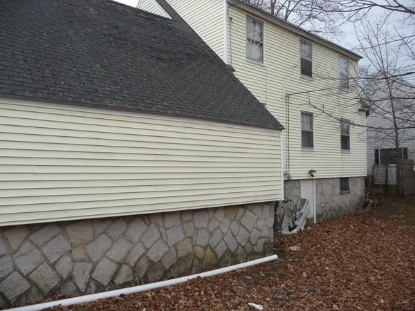 $250,000 | 857 Union Street, Manchester, NH 03104