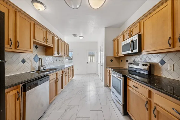 $2,000 | 20747 Settlers Lake Circle North, Katy, TX 77449