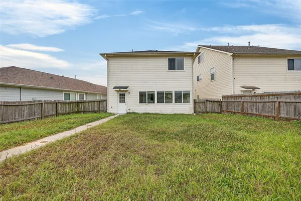 $2,000 | 20747 Settlers Lake Circle North, Katy, TX 77449
