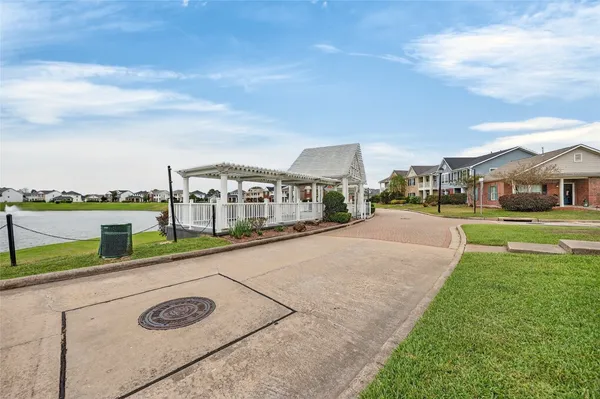 $2,000 | 20747 Settlers Lake Circle North, Katy, TX 77449