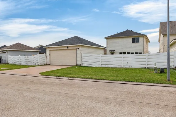 $2,000 | 20747 Settlers Lake Circle North, Katy, TX 77449
