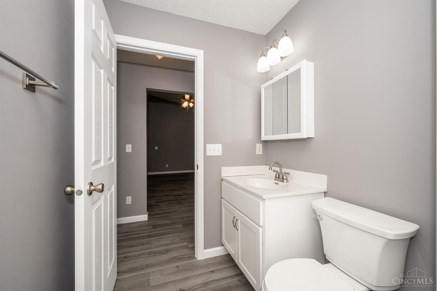 1887 Hamilton Richmond Road Hamilton, OH 45013 - Photo 12 of 17 Gallery Image 12