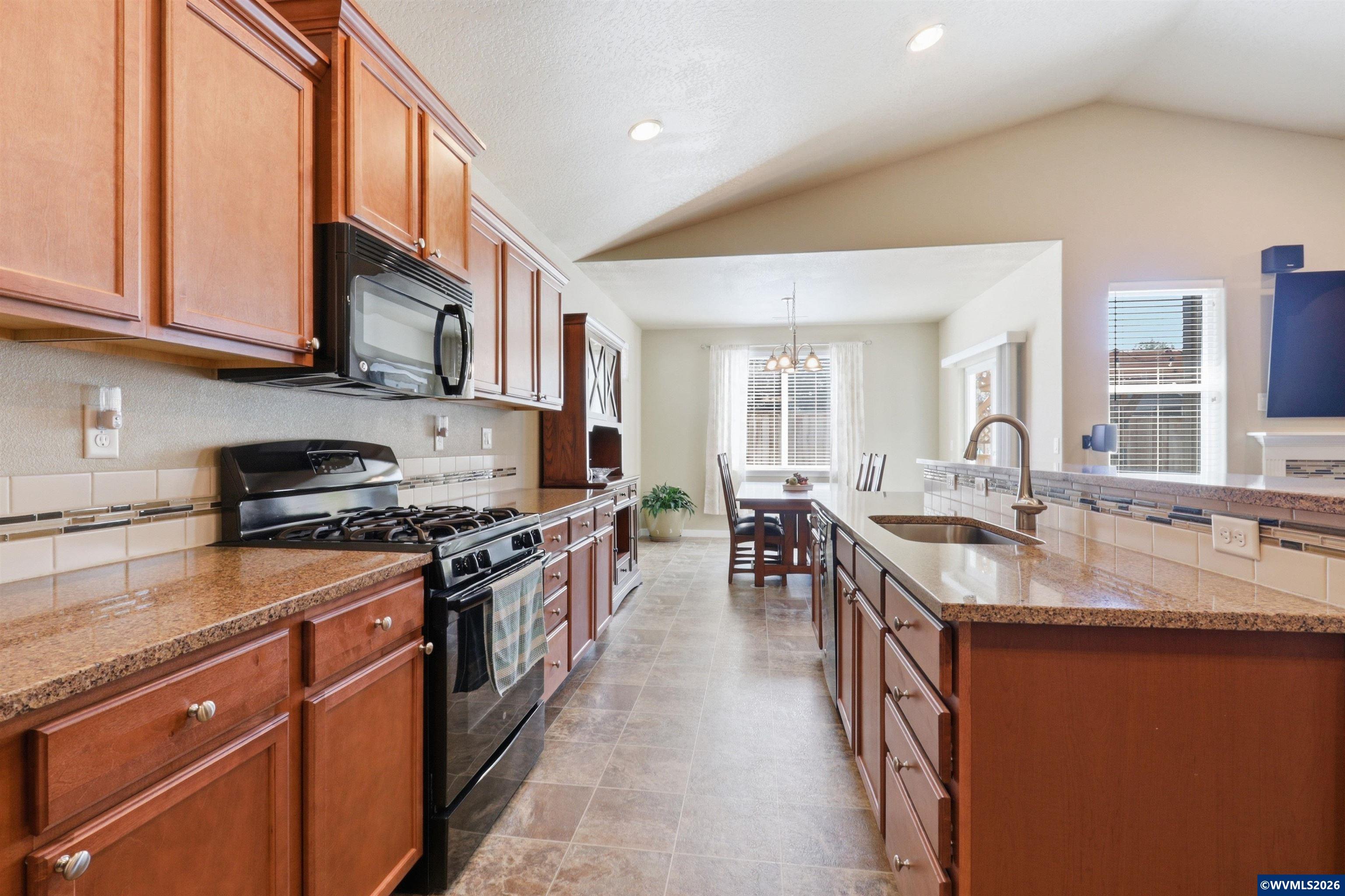 2663 Northwest Red Oak Street Albany, OR 97321 - Photo 12 of 31
