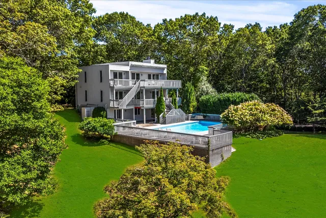 $1,875,000 | 11 Deer Trail Road, Southampton, NY 11968