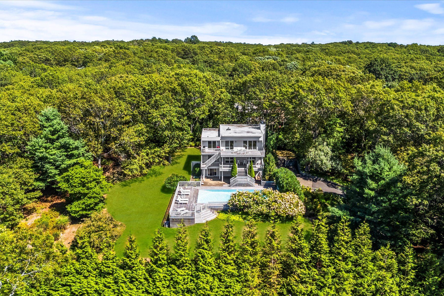 11 Deer Trail Road Southampton, NY 11968 - Photo 4 of 24