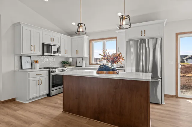 $450,000 | 2041 Bear Paw Trail, Kaukauna, WI 54130