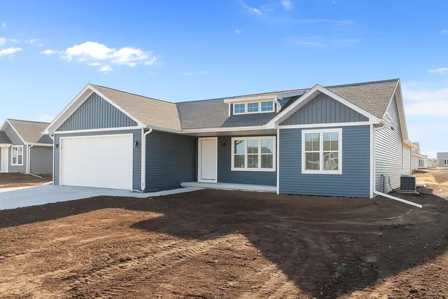 $450,000 | 2041 Bear Paw Trail, Kaukauna, WI 54130