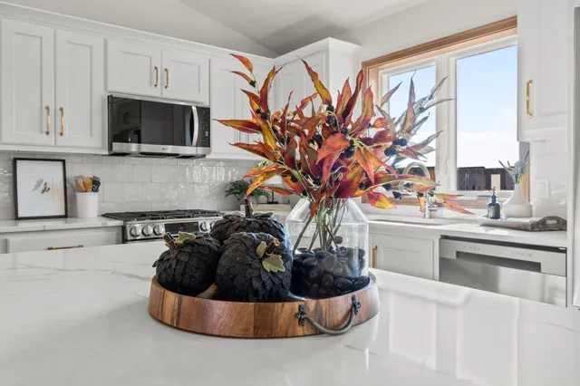 $450,000 | 2041 Bear Paw Trail, Kaukauna, WI 54130