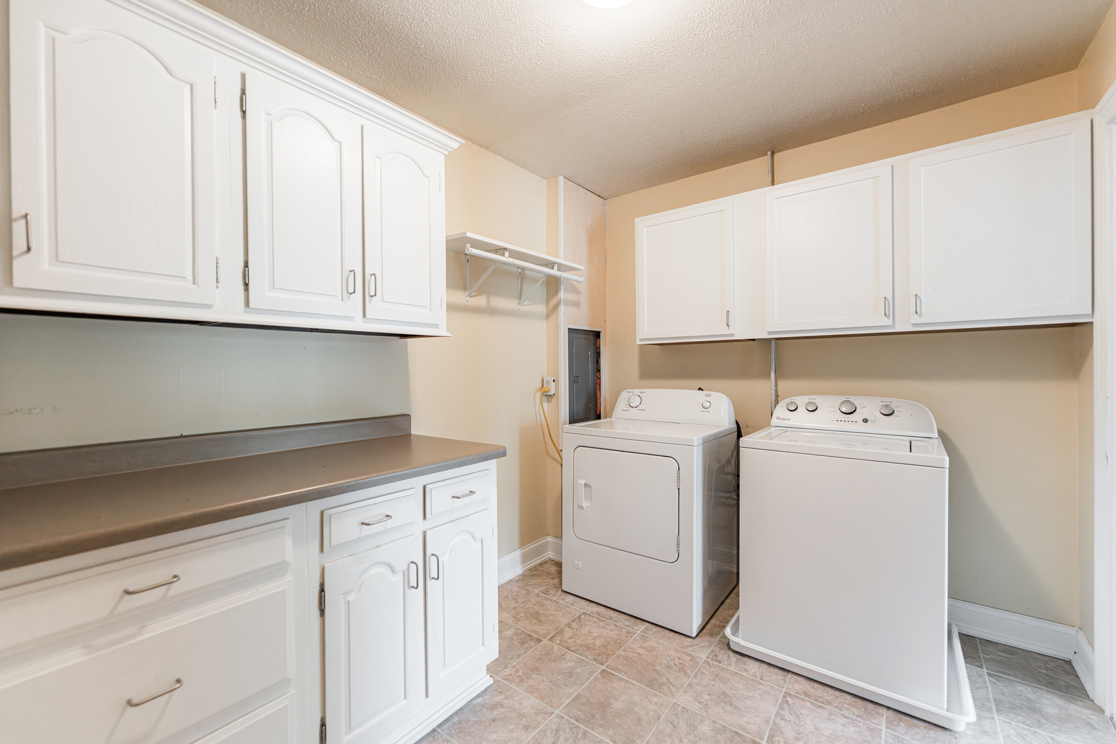 1614 East Dresser Road DeKalb, IL 60115 - Photo 9 of 26 a utility room with dryer and washer