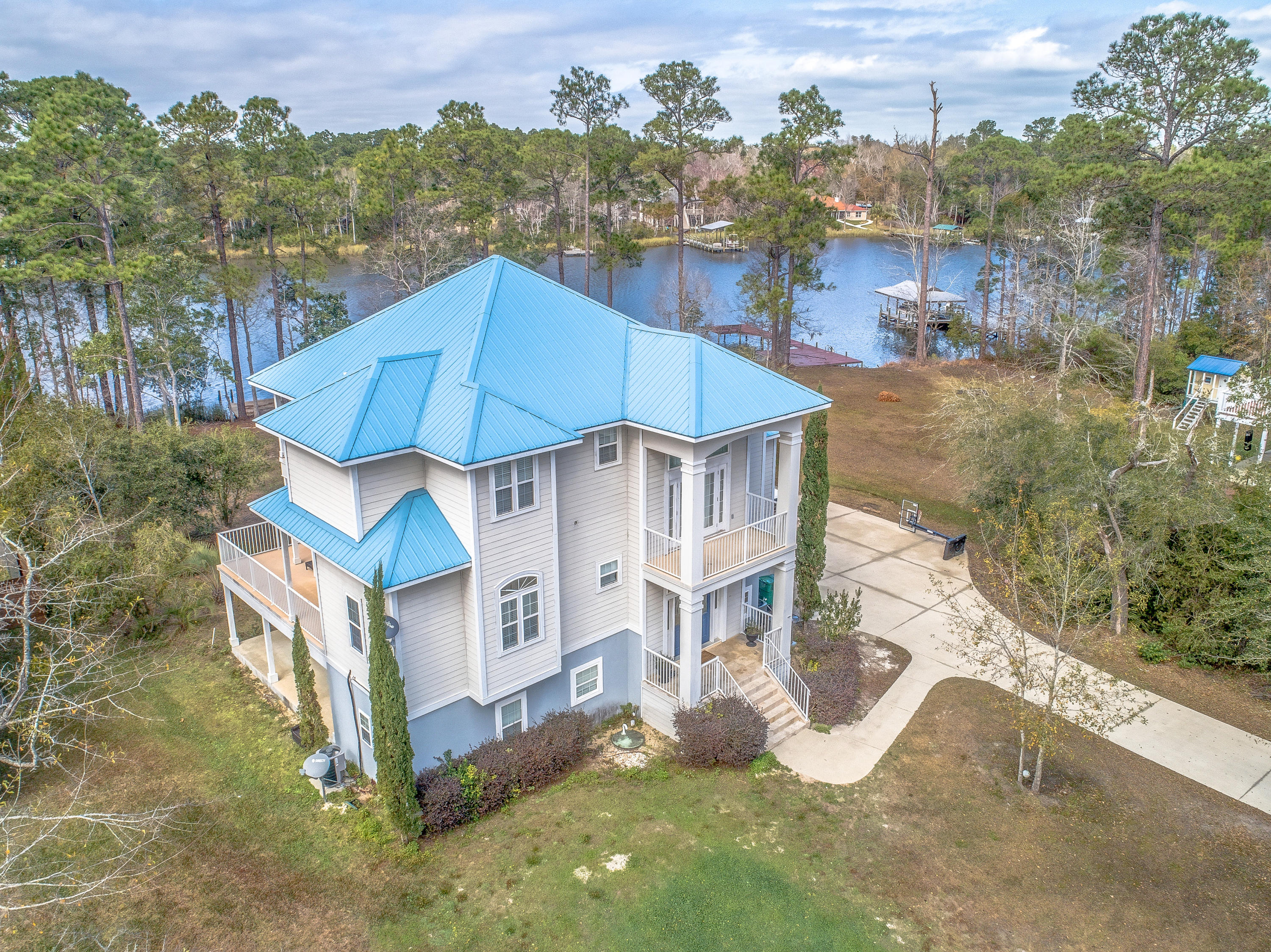 556 Mallet Bayou Road Freeport, FL 32439 - Photo 2 of 29 a view of a house with a yard