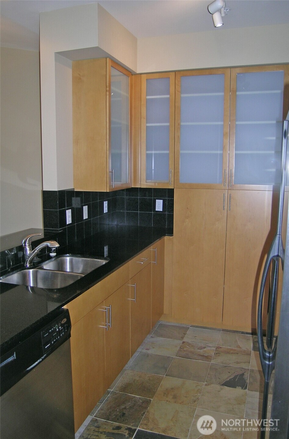 255 West Bakerview Road, Unit 401 Bellingham, WA 98226 - Photo 8 of 23