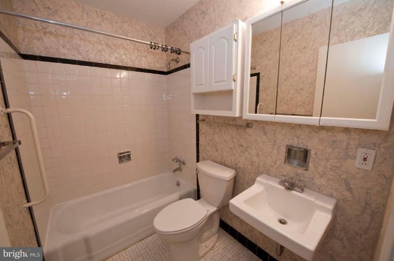 5014 Sangamore Road Bethesda, MD 20816 - Photo 19 of 27 Bath #2