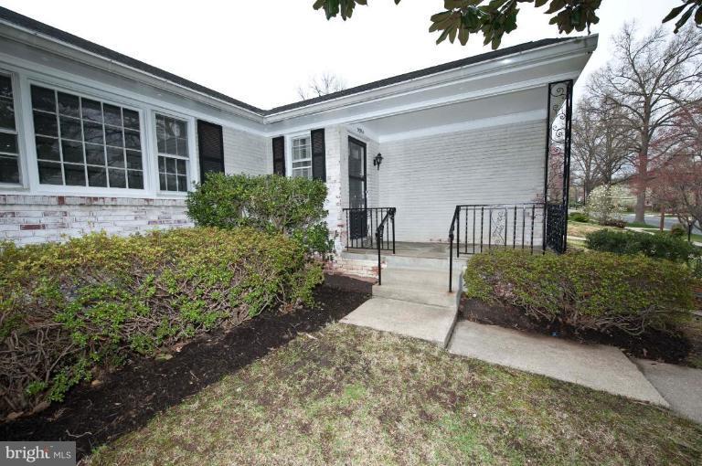 5014 Sangamore Road Bethesda, MD 20816 - Photo 8 of 27 Porch