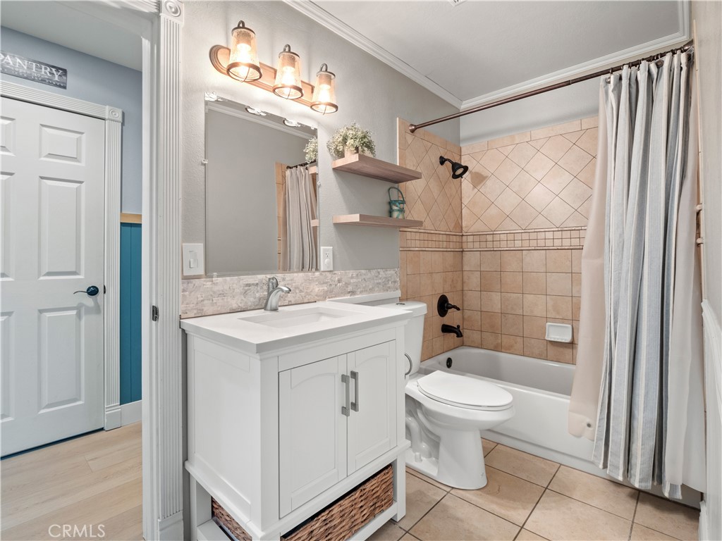 28331 Royal Road Castaic, CA 91384 - Photo 12 of 35 Hallway Bathroom