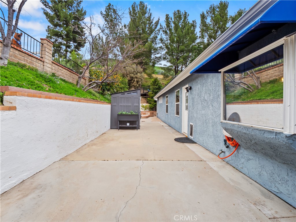 28331 Royal Road Castaic, CA 91384 - Photo 30 of 35 Side Yard