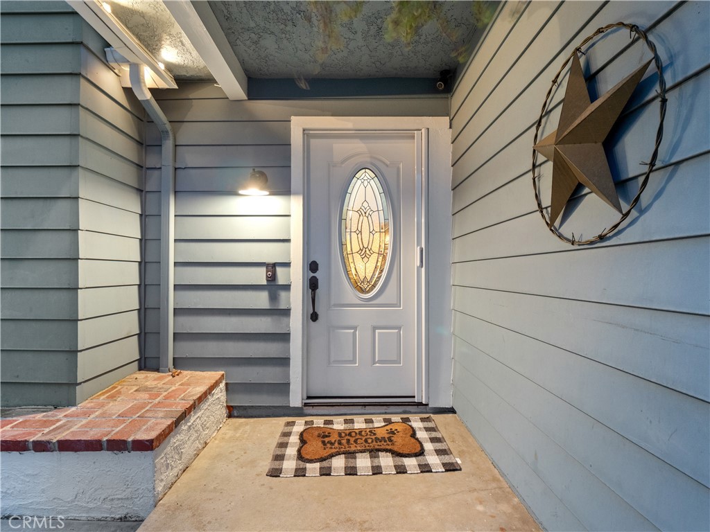 28331 Royal Road Castaic, CA 91384 - Photo 4 of 35