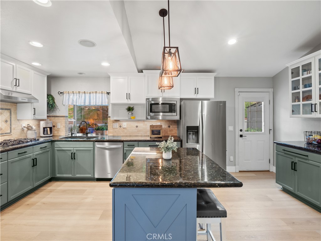 28331 Royal Road Castaic, CA 91384 - Photo 7 of 35 Kitchen