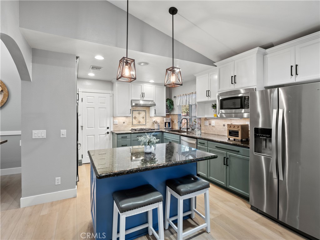 28331 Royal Road Castaic, CA 91384 - Photo 8 of 35