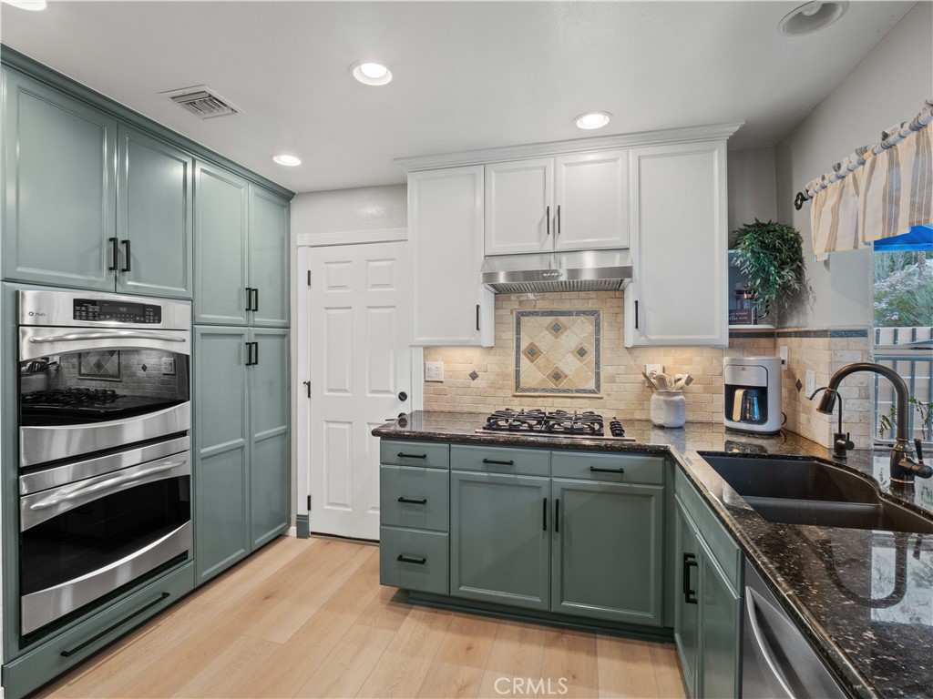 28331 Royal Road Castaic, CA 91384 - Photo 9 of 35