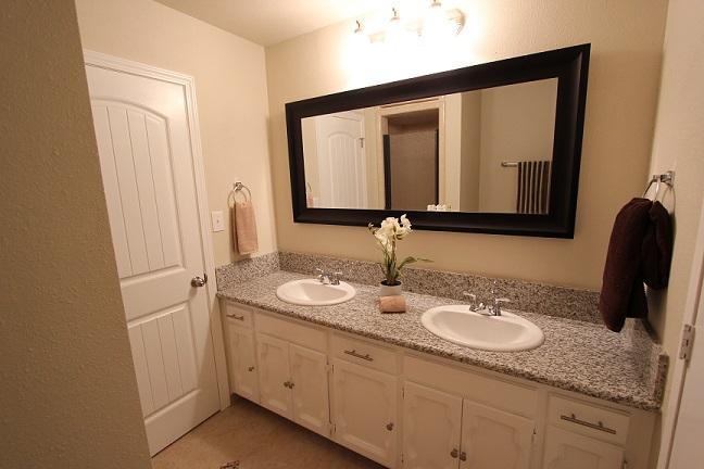 1762 North Hope Avenue Reedley, CA 93654 - Photo 15 of 21 MASTER BATH WITH DUAL SINKS, GRANITE COUNTERS & ACCESS TO THE PATIO & POOL/SPA AREA
