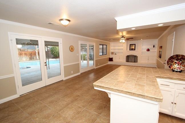 1762 North Hope Avenue Reedley, CA 93654 - Photo 5 of 21 GREAT ROOM
