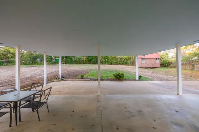 a view of a yard with street