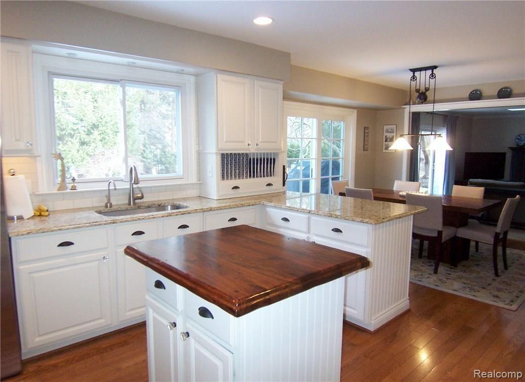 1912 Lenomar Court Rochester, MI 48309 - Photo 3 of 31 2 kitchen (3).jpg