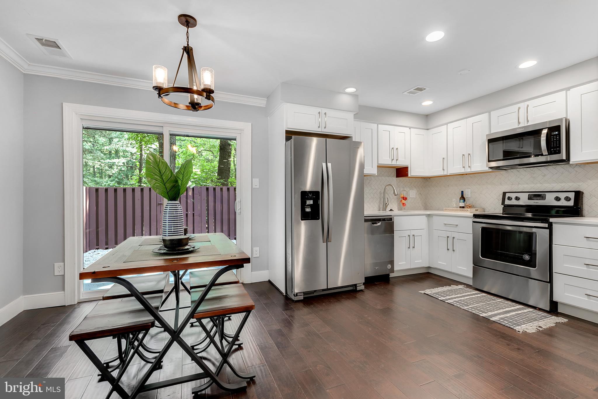 12138 Captiva Court Reston, VA 20191 - Photo 12 of 35 Gallery Image 12