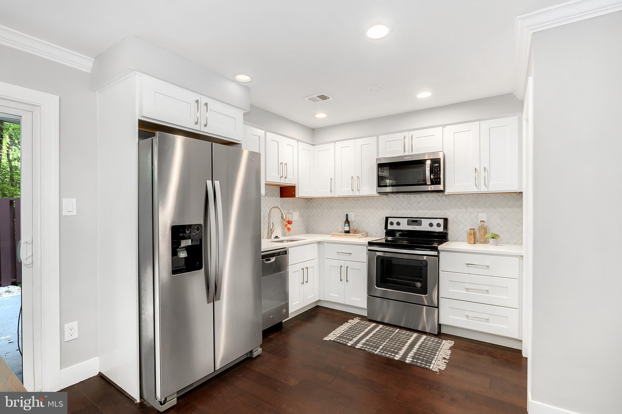 12138 Captiva Court Reston, VA 20191 - Photo 14 of 35 Gallery Image 14