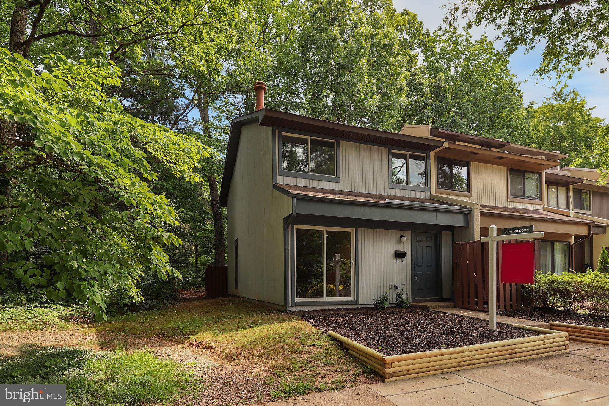 12138 Captiva Court Reston, VA 20191 - Photo 4 of 35 Gallery Image 4