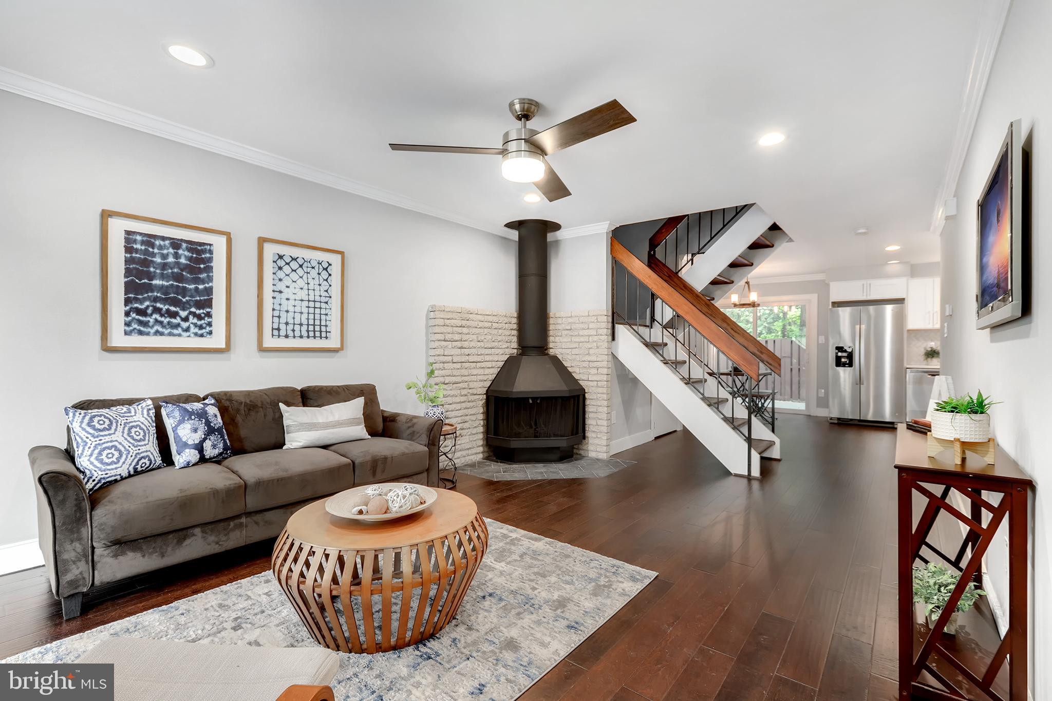 12138 Captiva Court Reston, VA 20191 - Photo 5 of 35 Gallery Image 5