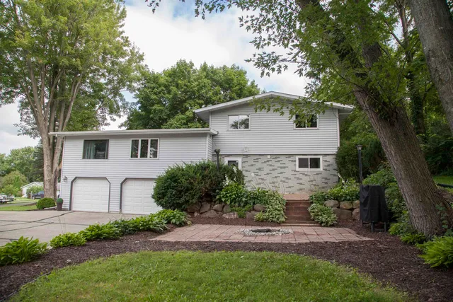 $399,900 | 1103 Hillcrest Road, Black Earth, WI 53515