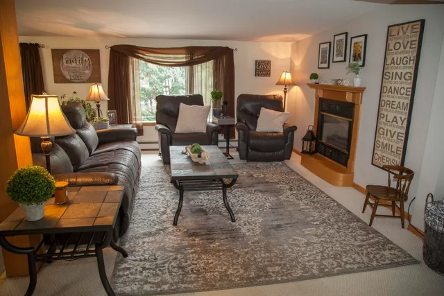 $399,900 | 1103 Hillcrest Road, Black Earth, WI 53515