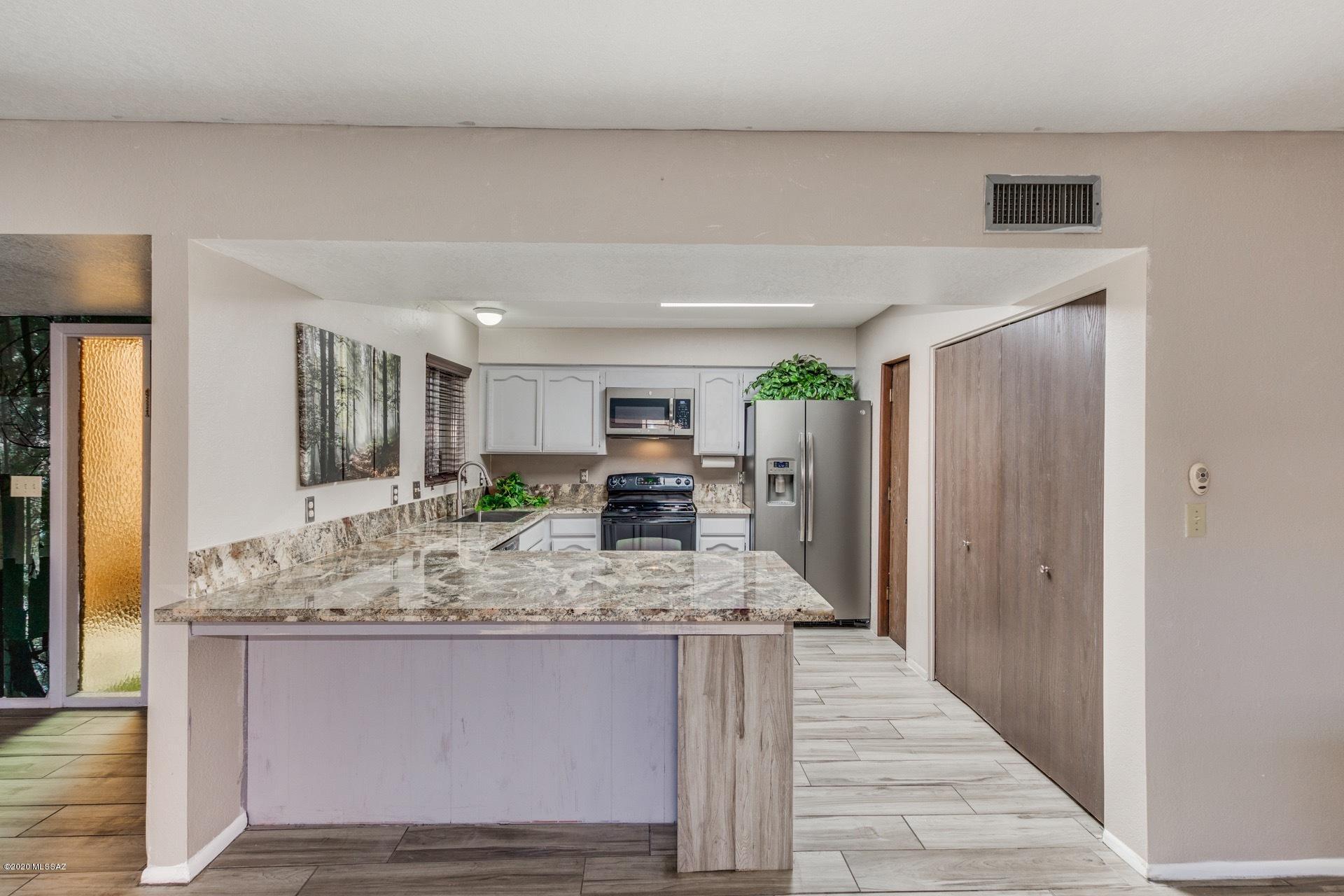 295 East Root Way Tucson, AZ 85705 - Photo 5 of 24