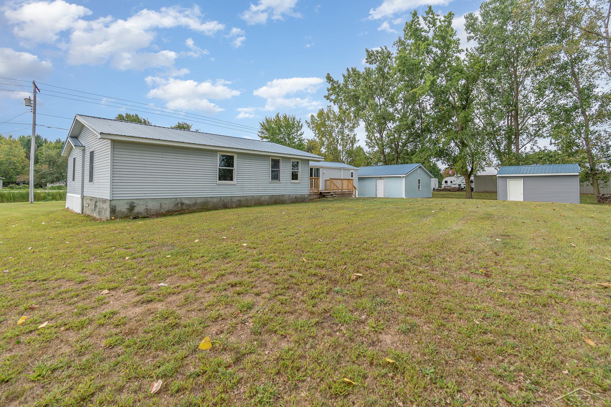 288 West Linwood Road Linwood, MI 48634 - Photo 2 of 26
