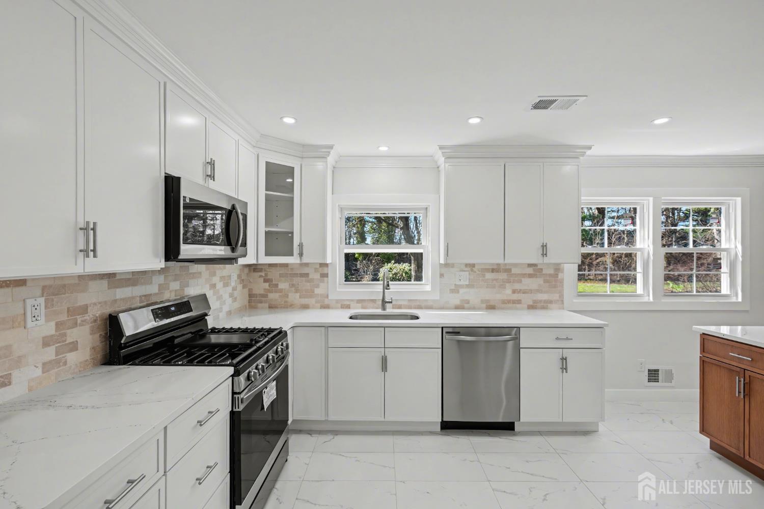 16 Hershey Road East Brunswick, NJ 08816 - Photo 19 of 59